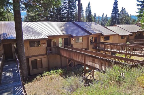 Cozy Mountain Condo with Hot Tub & Seasonal Pool - Year-Round Outdoor Fun Nearby