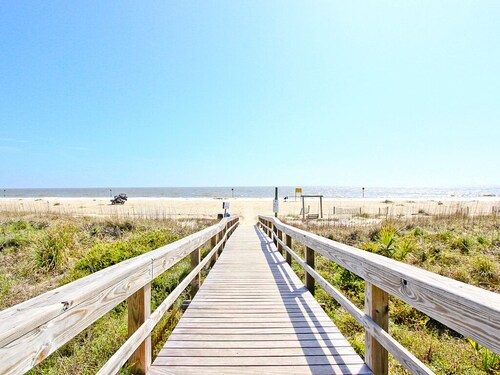 Good Times | Near Beach, 2 Balconies, Pet Friendly