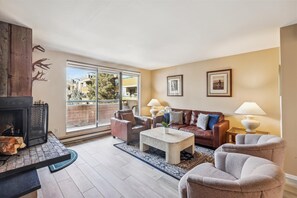 Flat-screen TV, fireplace