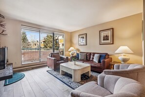 Flat-screen TV, fireplace