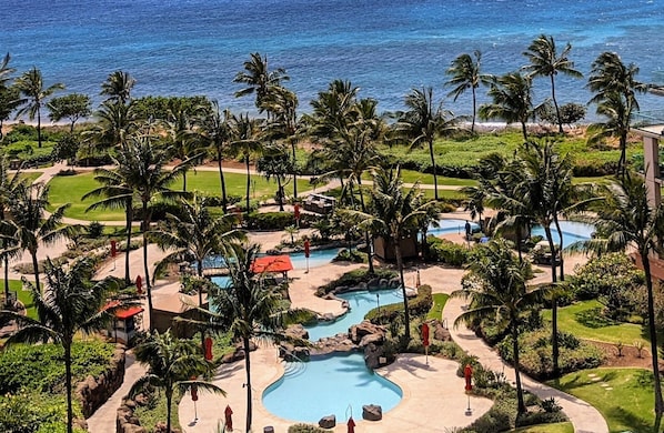 Alberca al aire libre y alberca climatizada