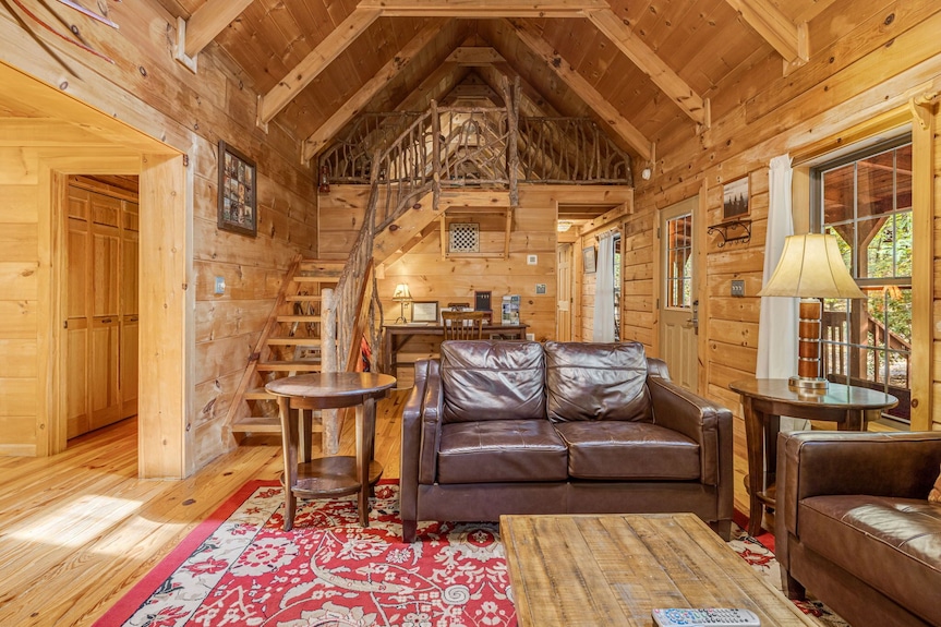 Hidden Pond | Pet-friendly, Hot Tub, Fire Pit + Biltmore Pass - Weaverville, NC
