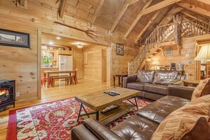 Fernseher, Kamin, DVD-Player, Bücher