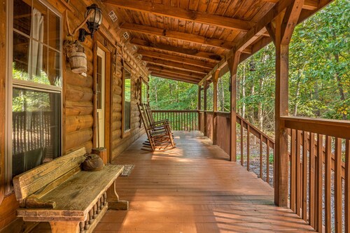 Hidden Pond | Hot Tub, Fire Pit + Biltmore Pass | $75 Off 3-Night Stay!