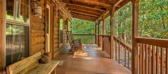 Hidden Pond | Hot Tub, Fire Pit + Biltmore Pass | $75 Off 3-Night Stay!