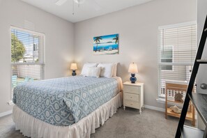 3 bedrooms, iron/ironing board, free WiFi, bed sheets - ⭐Private Pool~Wraparound Porch~Balcony~Walk 2 Beach~3BR Crystal Cottage (Destin)