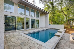 Lämmitetty uima-allas