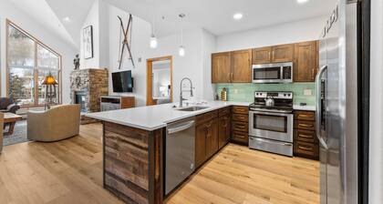 Penthouse w / parvi, King Bed, yksityinen pesula, päivitetty keittiö, ilmainen WIFI