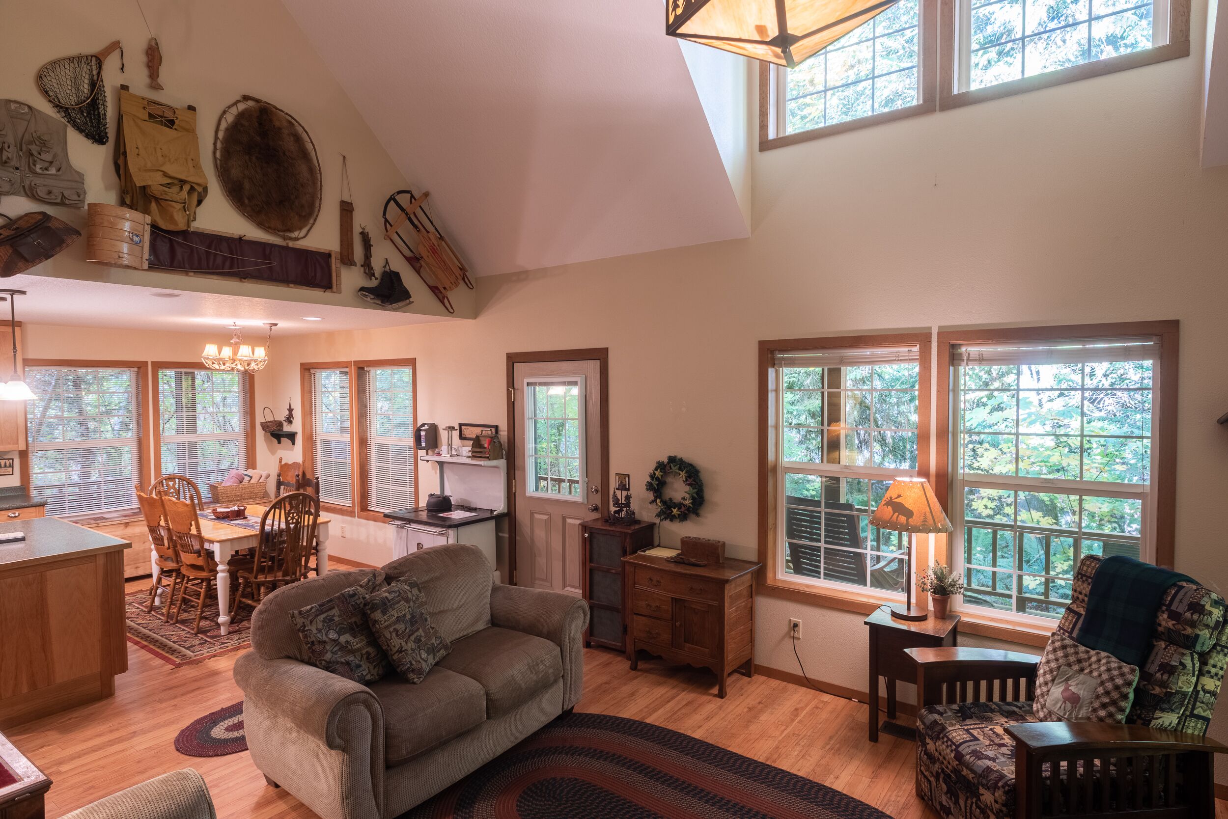 Moose Manor- 8/29-9/30 Special, book 2 nights, get 1 free!