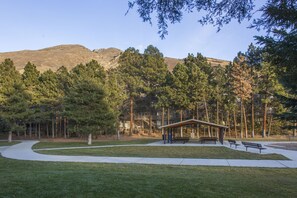 Property grounds - Large & Luxurious Home w/ Private Hot Tub, and Fireplace (Salt Lake City)