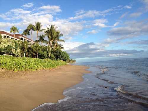  Lahaina Shores Studio, Maui Oceanfront Resort