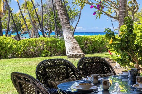 屋外ダイニングエリア