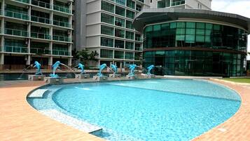 Kolam renang outdoor