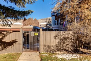 Exterior - Ideal Location, Luxury Amenities, Pool /Hot Tub! Park City Snowblaze 302 (Park City)