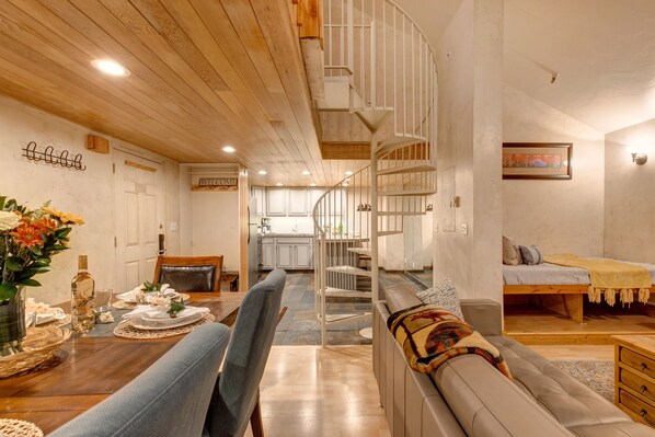 3 makuuhuonetta, silitysrauta/-lauta, Wi-Fi, vuodevaatteet