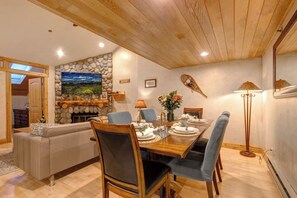 Dining - Ideal Location, Luxury Amenities, Pool /Hot Tub! Park City Snowblaze 302 (Park City)