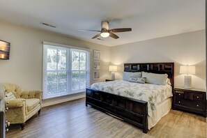 4 bedrooms, iron/ironing board, free WiFi, bed sheets