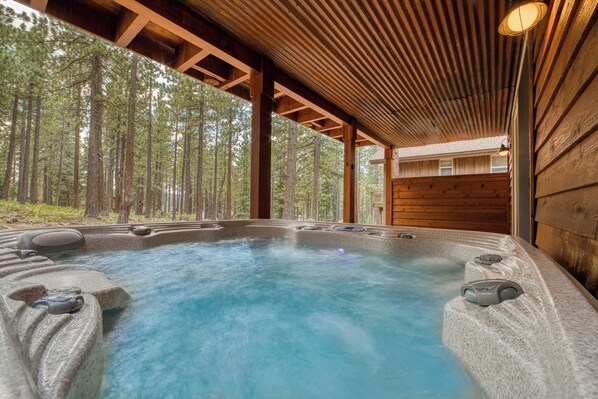 Outdoor spa tub