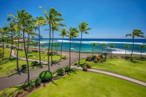 Plage, chaises longues, serviettes de plage