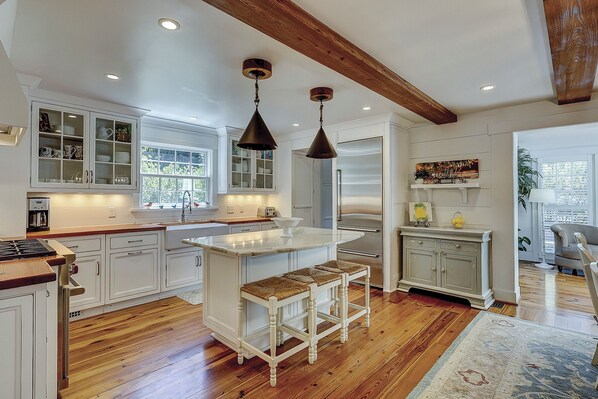 Fridge, microwave, oven, stovetop - Premium DOG FRIENDLY 4th Row Ocean Sea Pines Home with a Private Pool & Spa (Hilton Head Island)
