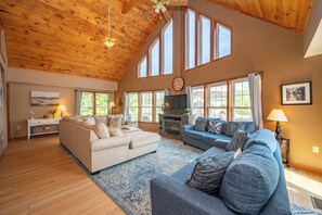 Smart TV, fireplace, DVD player