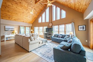 Smart TV, fireplace, DVD player