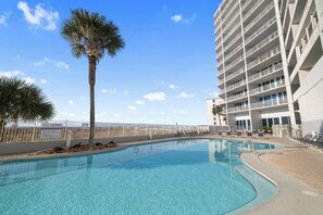 Una piscina techada, una piscina climatizada