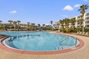 A heated pool - Best Location in The Crescent w/ Endless Views & BEACH CHAIR SERVICE!! (Miramar Beach)
