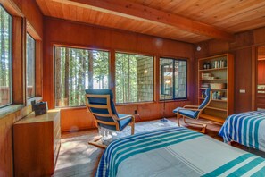 1 bedroom, iron/ironing board, internet, bed sheets