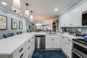 Refrigerador, placa de cocina, lavavajillas, cafetera/tetera