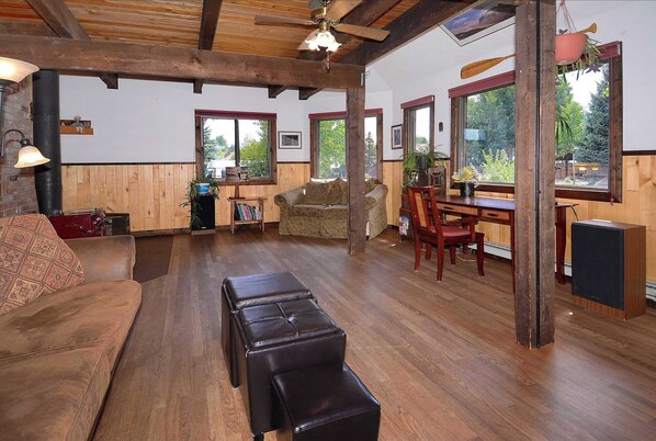 TV, DVD player, offices