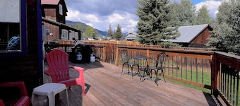 Pooches Paradise, Elk Ave location! Dog friendly!