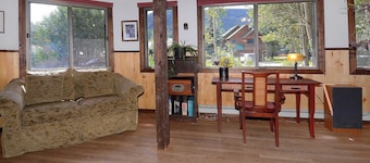 Pooches Paradise, Elk Ave location! Dog friendly!