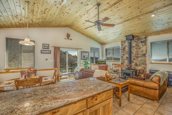 TV, DVD player - 5 Min To Downtown Durango, Privacy, Bordering National Forest! (Durango)