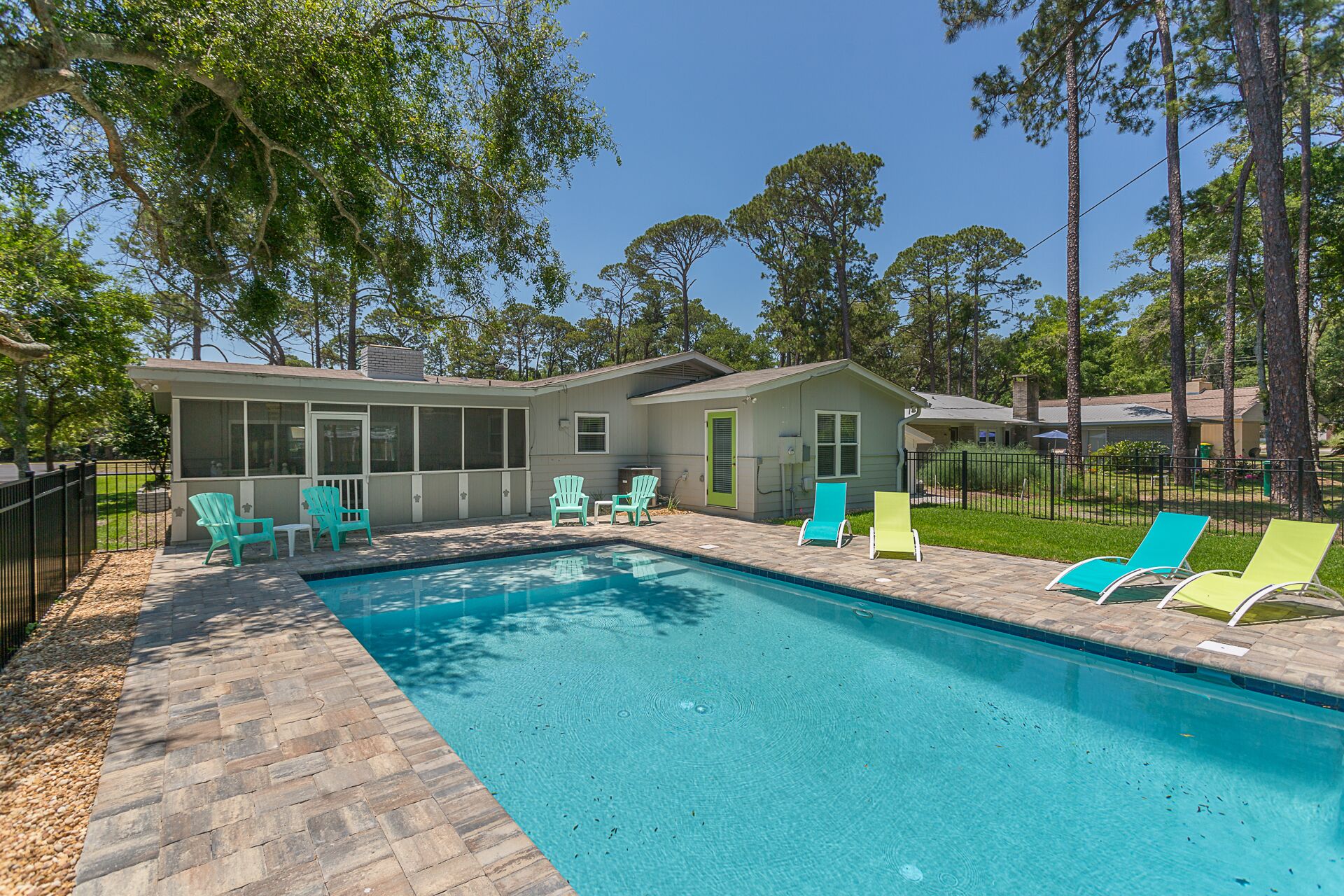 SWEETPEAS COTTAGE 3 bedrooms, 3 bathrooms