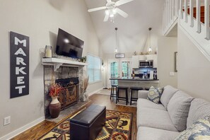 Televisie en een open haard