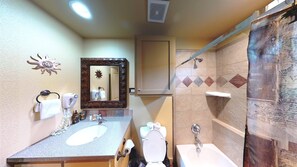 Suihkun ja ammeen yhdistelmä, pyyhkeet