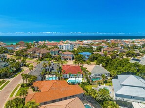 Exterior - SHORT WALK TO BEACH!! PRIVATE POOL! (Destin)