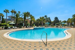 A heated pool - SHORT WALK TO BEACH!! PRIVATE POOL! (Destin)
