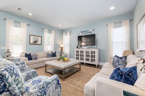 TV - 🌴6-Seater Golf Cart • Bikes🚲 • Community Pool • Frangista Beach - 4BR Penelope P (Miramar Beach)