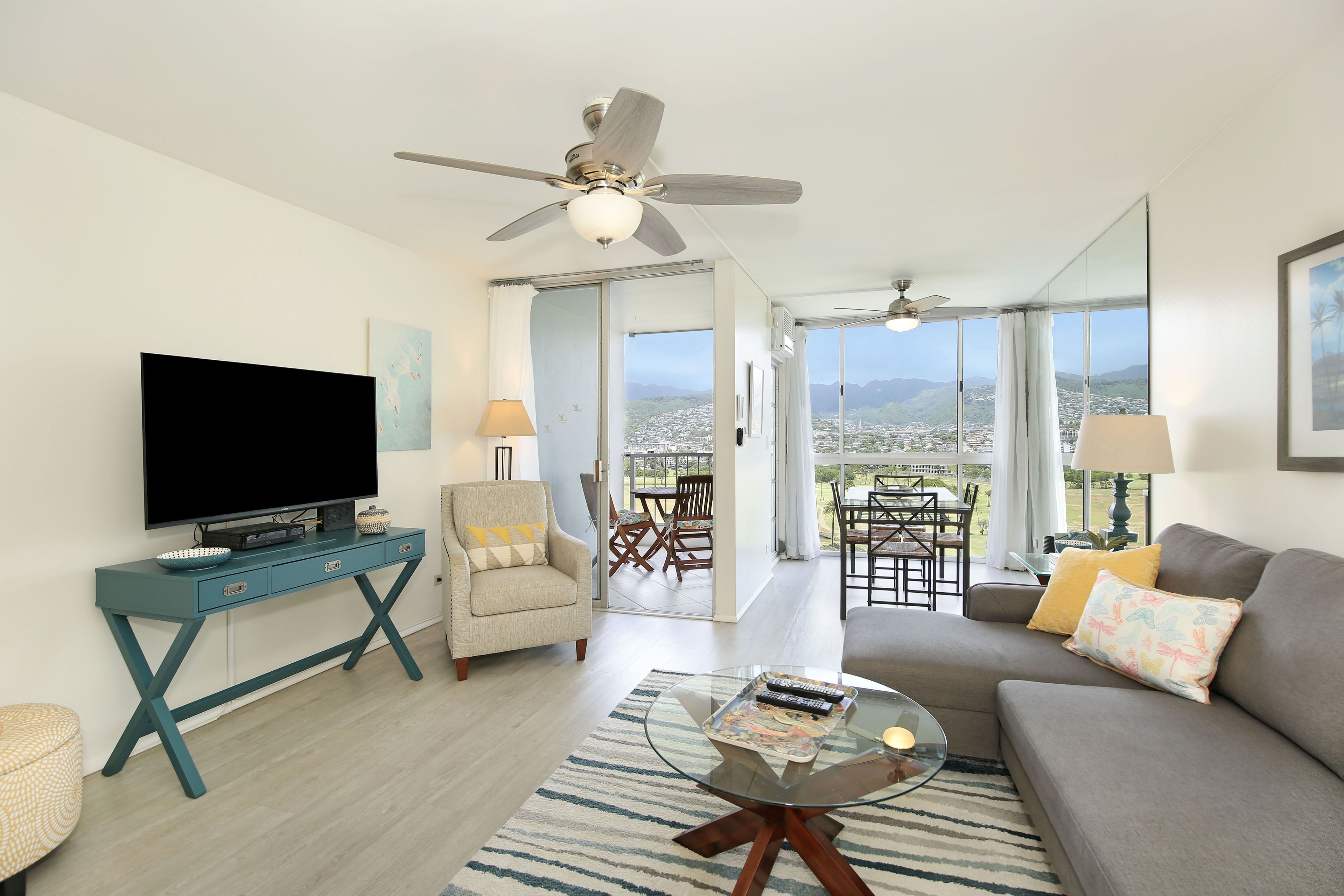 Luscious Green Golf Course & Mountain Views! FREE Wi-Fi, Parking, Pool!