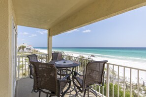 Outdoor dining - Gulf front condo! Fabulous View Of The Gulf of Mexico! Dune Allen Beach (Santa Rosa Beach)