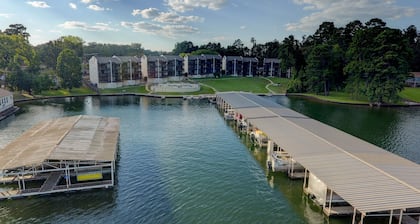 LAKE, CASINO, HORSE RACING, SPA & HIKING!  "NO REGRETS" 1/1 LAKEFRONT CONDO!