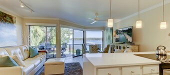 KAY'S "NO REGRETS!"  LUXURY LAKE FRONT 1 BR CONDO!  VERY SPECIAL ...INQUIRE NOW!