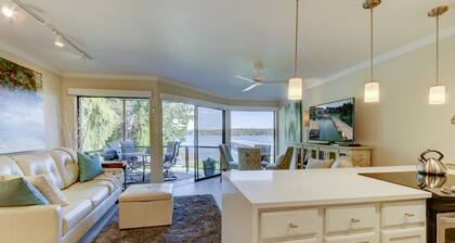 LAKE, CASINO, HORSE RACING, SPA & HIKING! "NO REGRETS" 1/1 LAKEFRONT CONDO!