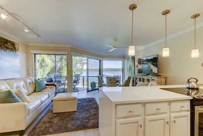 KAY'S "NO REGRETS!"  LUXURY LAKE FRONT 1 BR CONDO!  VERY SPECIAL ...INQUIRE NOW!