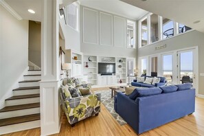 Smart TV, table football, stereo