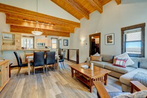 Televisión, chimenea y reproductor de DVD 