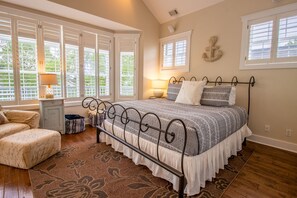 5 bedrooms, iron/ironing board, WiFi, bed sheets - Starry Nights at Beachwalk • Sleeps 18 by Lake Michigan (Michigan City)