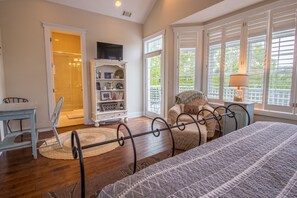 5 bedrooms, iron/ironing board, WiFi, bed sheets - Starry Nights at Beachwalk • Sleeps 18 by Lake Michigan (Michigan City)